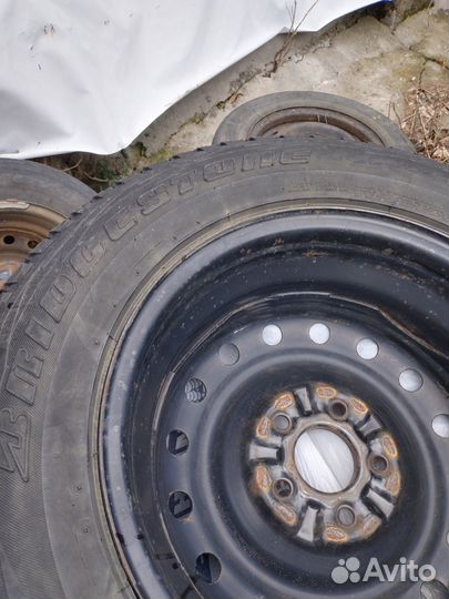 Bridgestone Blizzak VL1 215/65 R16