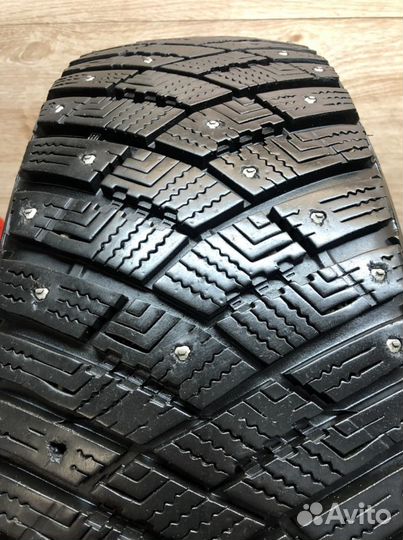 Goodyear Ultragrip Ice Arctic 215/65 R16 98T