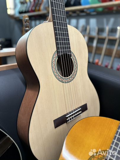 Yamaha C40 Классическая гитара для обучения