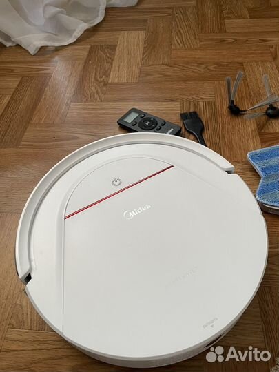 Робот-пылесос Midea