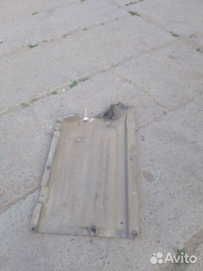 Защита днища антигравийная передняя правая