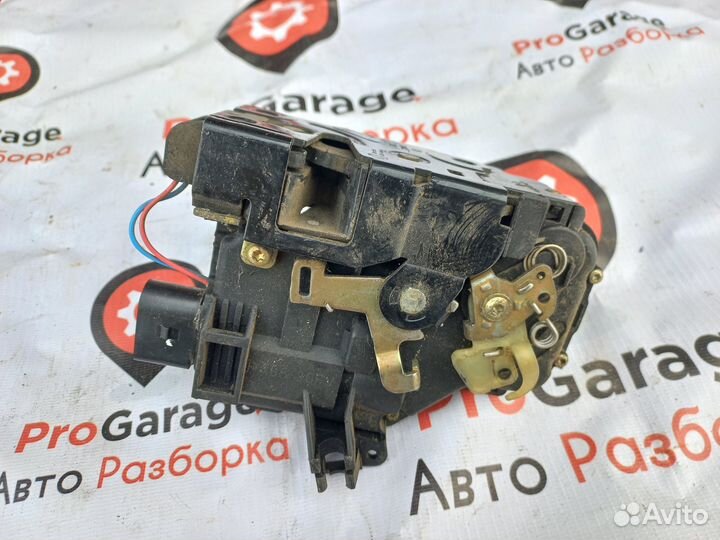 Замок двери передней левой Audi A6 C5 Ауди А6 Ц5