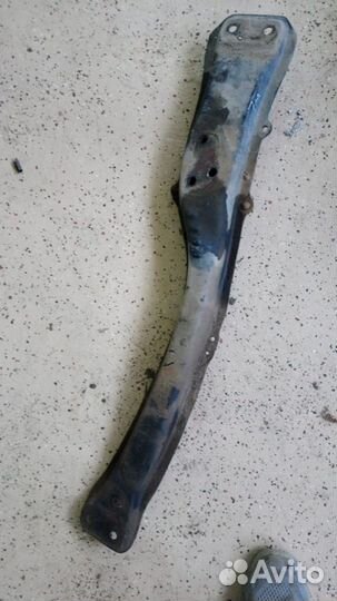 Балка подрамника Тойота Карина Е