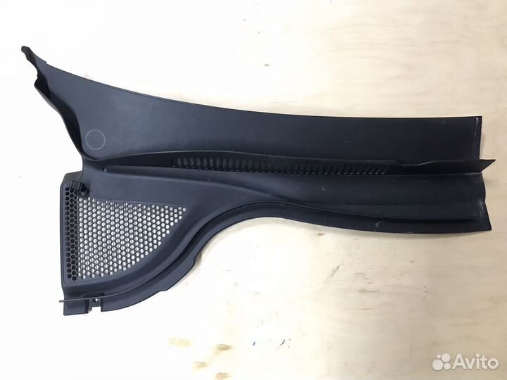 Правая часть жабо 3C8819404, Passat CC