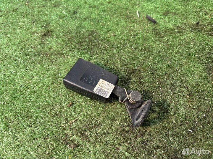 Замок ремня безопасности задний Volkswagen Passat