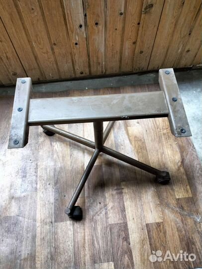 Подставка на колесиках для техники, мебели