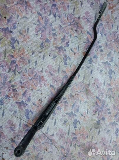 Поводок стеклоочистителя передний левый Volkswagen