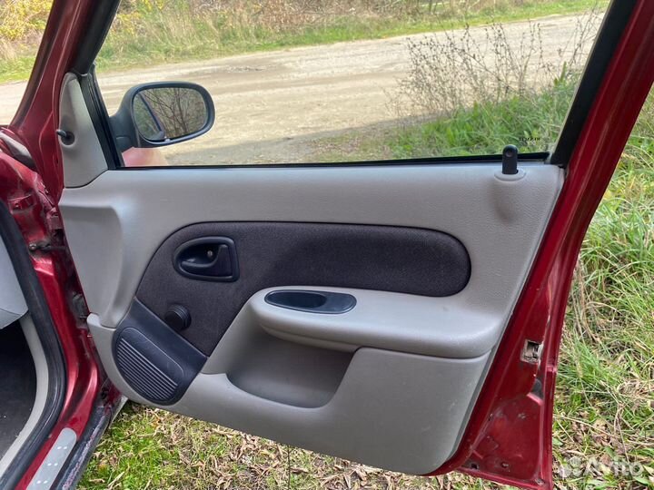 Дверные обшивки Renault Symbol 1