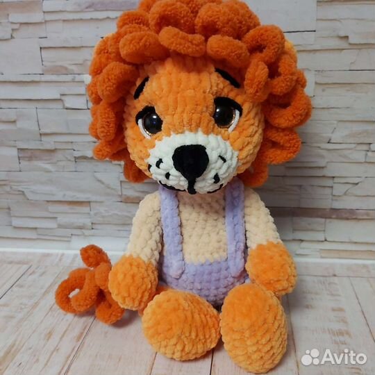 Плюшевый львенок
