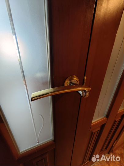 Межкомнатные двери б/у с коробкой