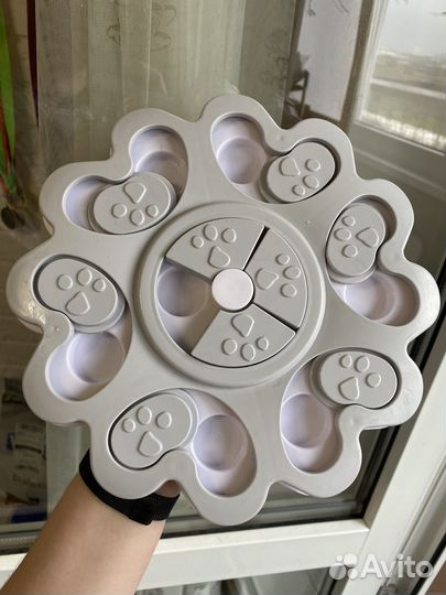 Развивующая игрушка кормушка для собак