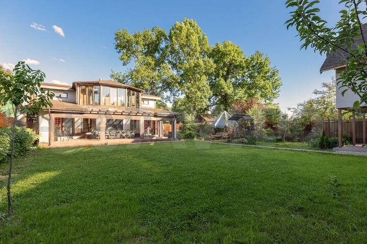 Коттедж 450 м² на участке 5 сот.