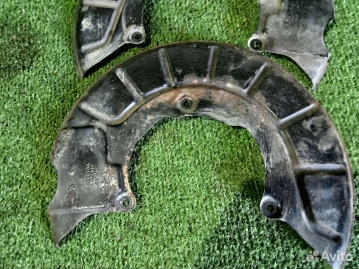 Щиток передний тормозного механизма Volkswagen b6