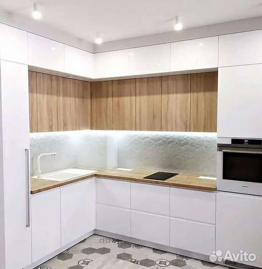 Кухонный гарнитур выставочный образец