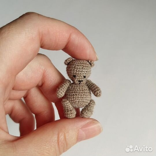 Мишка 3,5 см. Миниатюра вязаная