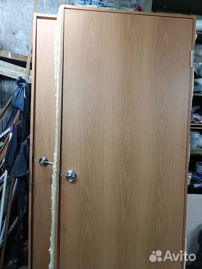 Продам двери с коробкой