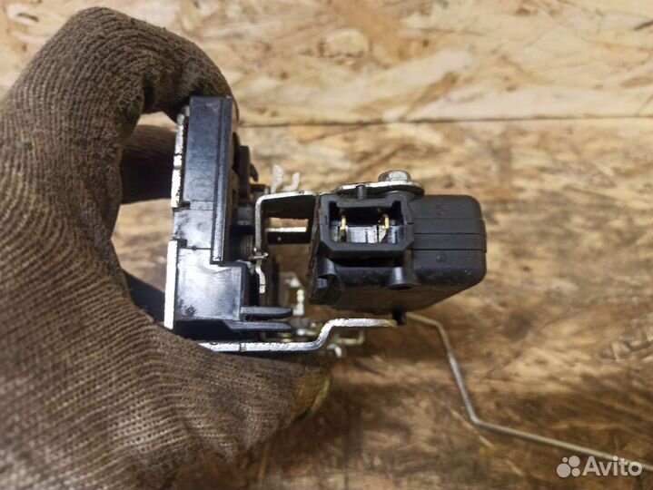 Замок передний правый Renault Logan 1