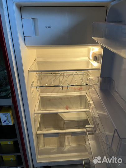На запчасти встраиваемый холодильник whirlpool