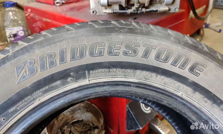 Bridgestone Dueler H/T D687 235/60 R16