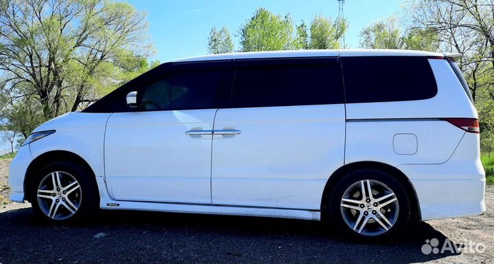 Автомобиль с водителем