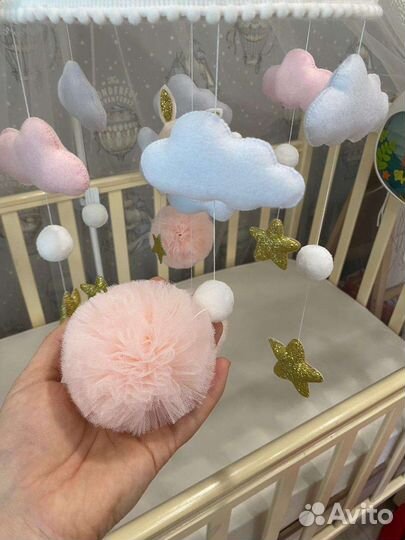 Мобиль в кроватку новый