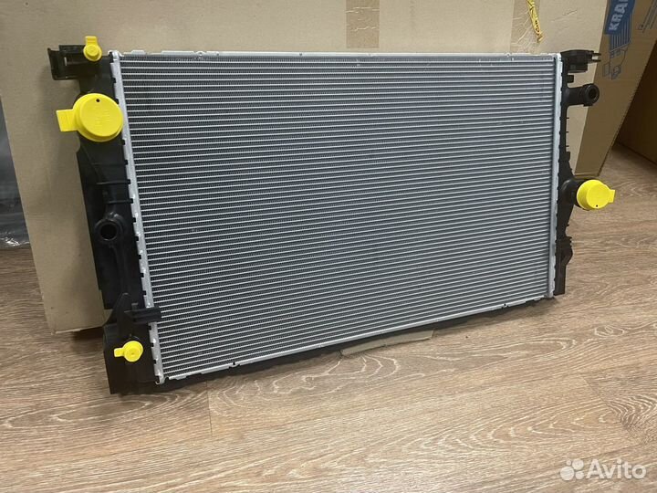 Радиатор BMW 7 series G11 новый