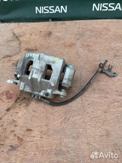 Суппорт тормозной передний правый Kia Carnival 3