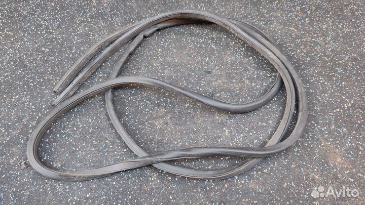 Уплотнитель двери задней Skoda superb 2