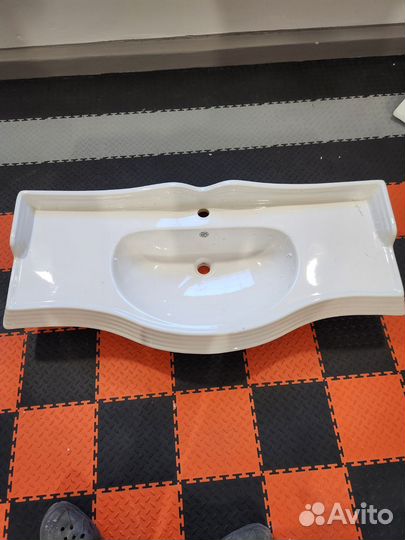 Раковина в ванную новая