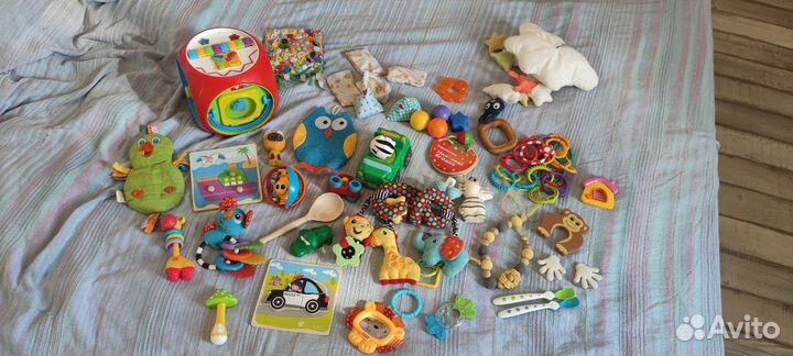 Развивающие игрушки для малышей пакетом