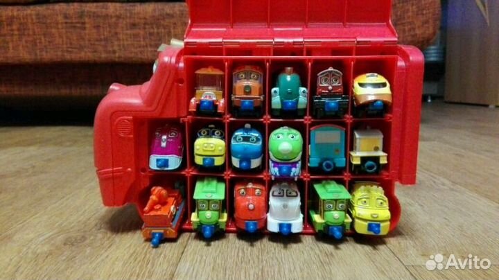 Паровоз- гараж + коллекция паровозиков 