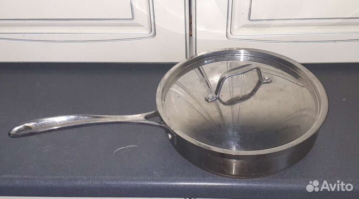 Тарелки кружки стаканы сотейник сковорода шкатулк