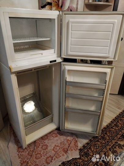 Холодильник двухкамерный