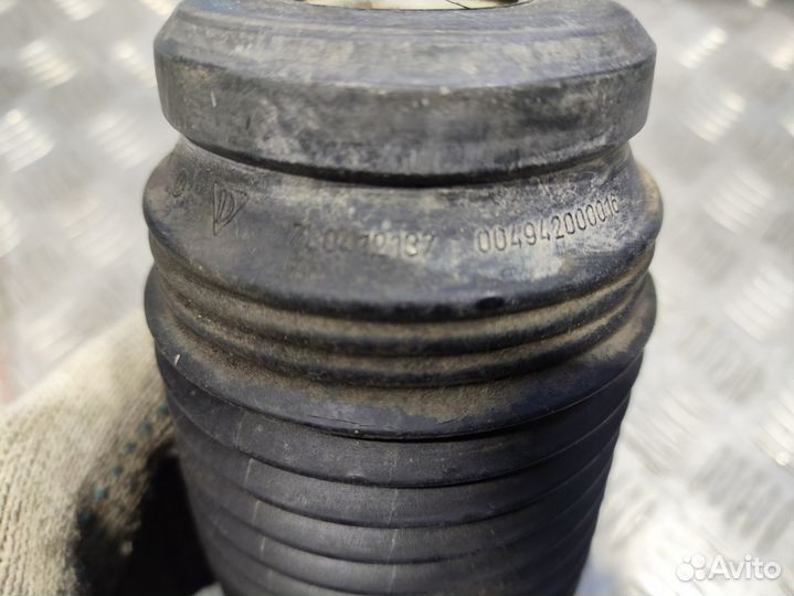 Б/У Пыльник переднего амортизатора Audi Q7#003