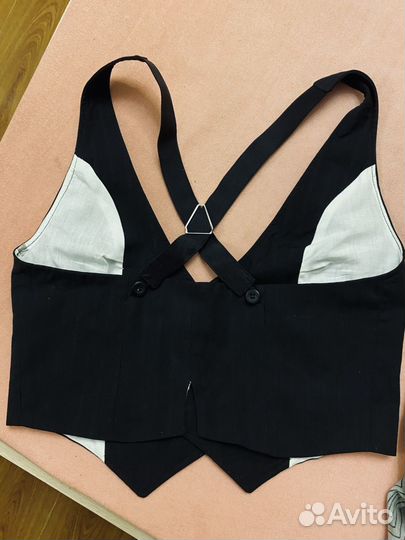 Школьный жилет короткий