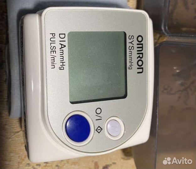 Тонометр на запястье omron