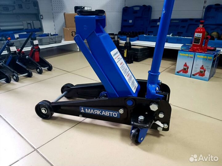 Домкрат подкатной 3 тонны маякавто 135-490мм