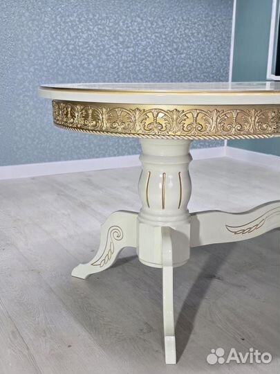 Стол и стулья