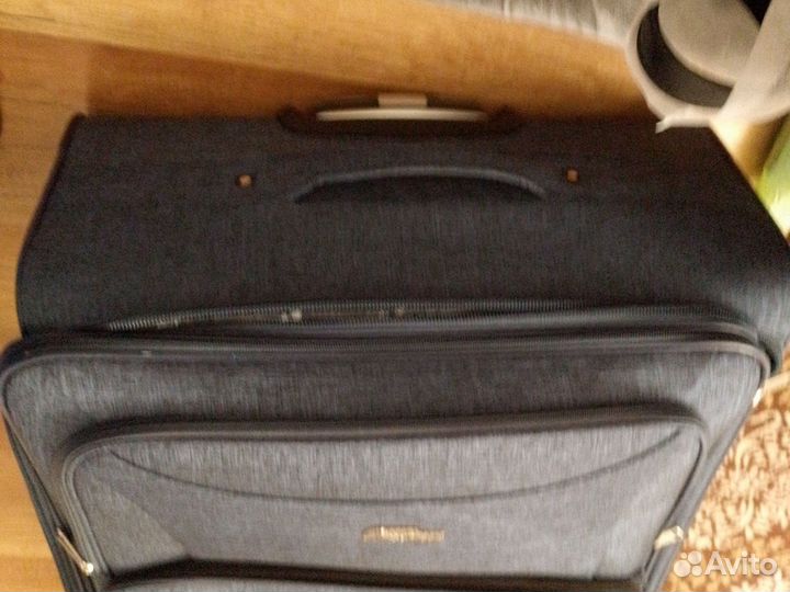 Продается чемодан новый