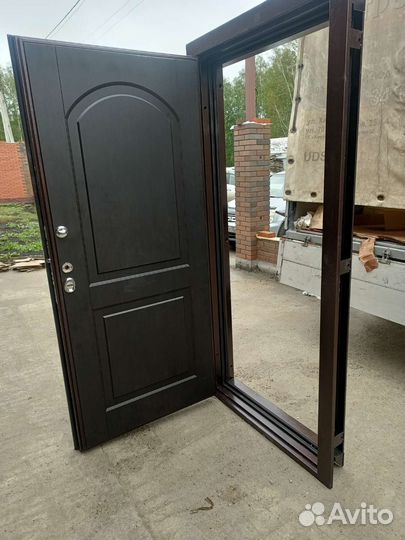 Дверь входная металлическая новая