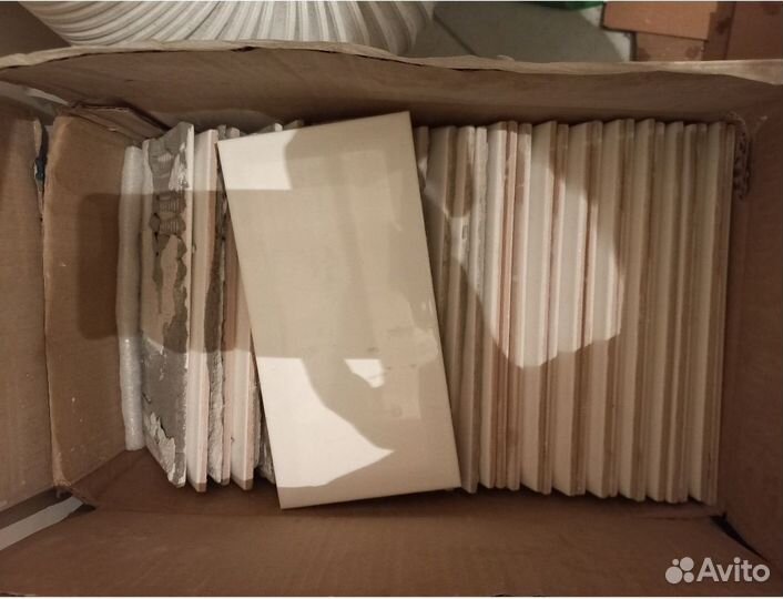 Плитка Кабанчик белая б/у