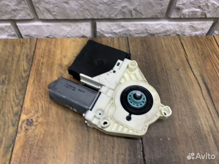 Seat Leon (1P1) Моторчик стеклоподъемника