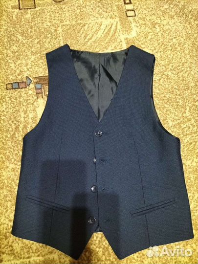 Школьный костюм тройка,рост140-146