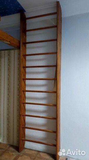 Лестница деревянная