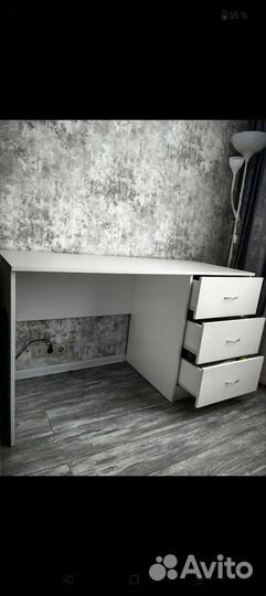 Стол письменный белый в отличном состоянии