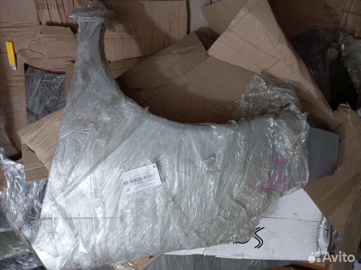 Левое крыло Тойота Функарго