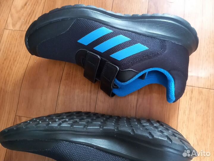 Кроссовки Adidas новые