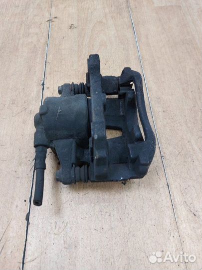 Тормозной суппорт передний левый Opel Corsa D