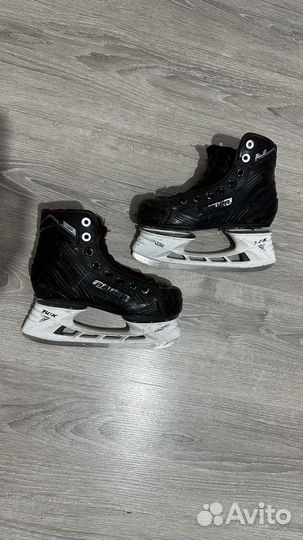 Хоккейные коньки Bauer детские + стаканы Tuuk 221