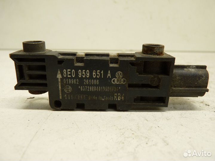 Датчик удара подушек безопасности 8E0959651A Ауди
